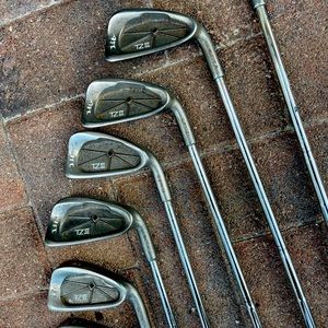 Golf clubs TZIII iron set 8 pc in right handed 
Steel shafts
